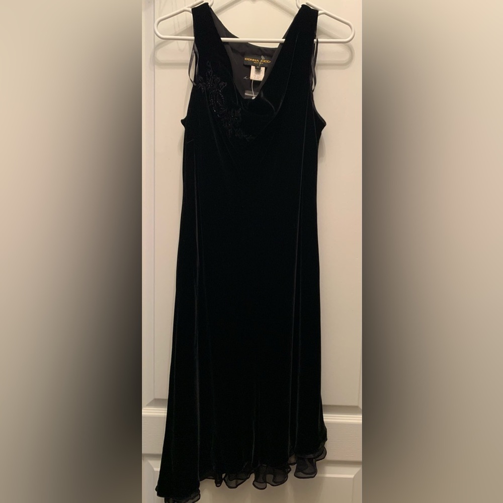 NEW Donna Rocco Elegant Black Velvet Embellished Dress 10